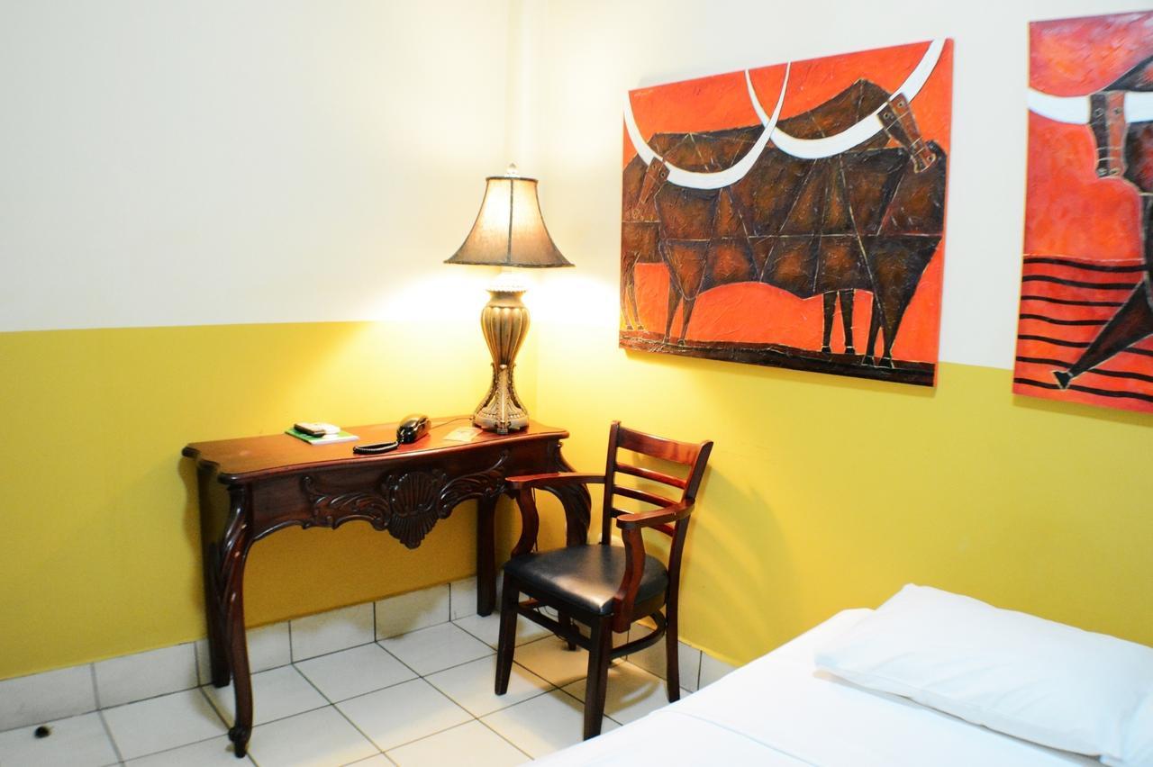 Hotel Los Balcones De Chinandega Zimmer foto