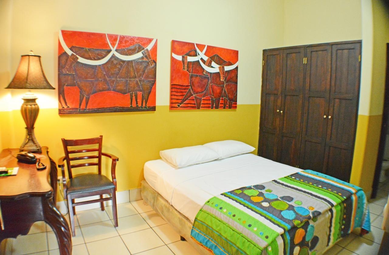 Hotel Los Balcones De Chinandega Zimmer foto